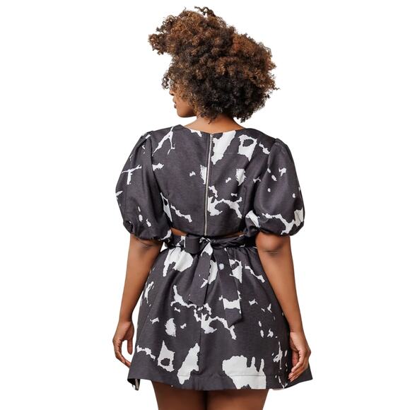 L'ATISTE BY AMY 1X Cut Out Mini Dress w/Balloon Sleeves Black & White Tie Dye - Picture 3 of 13